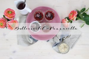 Buttermilch-Pannacotta mit Himbeersauce