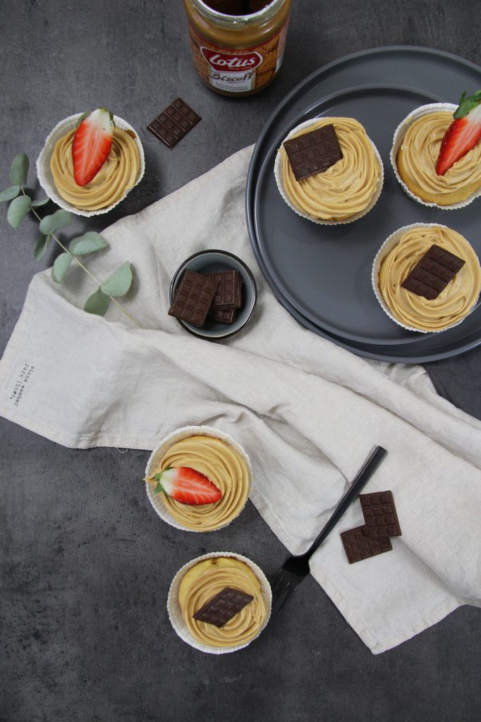 Vanillecupcakes mit Lotus Biscoff-Buttercremefrosting