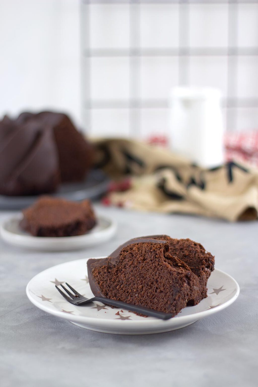 Lebkuchen-Gugelhupf mit perfekter Schokoglasur | Kleid &amp; Kuchen