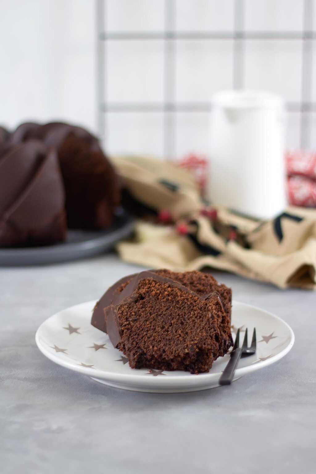 Lebkuchen-Gugelhupf mit perfekter Schokoglasur | Kleid &amp; Kuchen