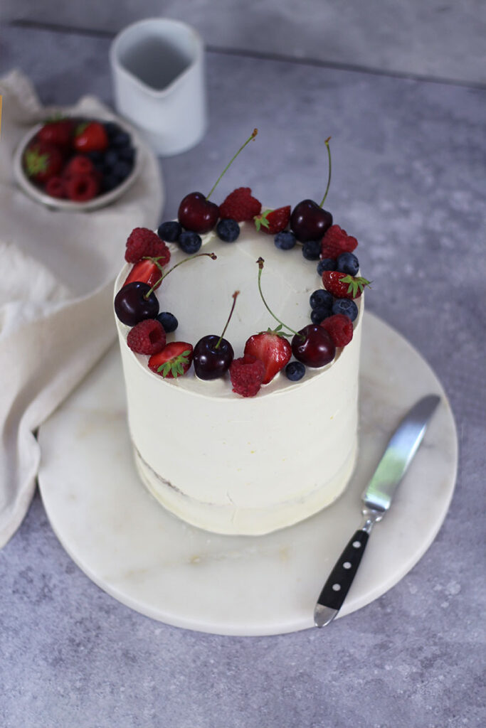 Red Velvet Cake mit fruchtiger Himbeerfüllung