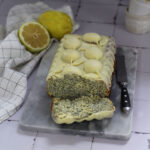 Rezept für saftigen Zitronenkuchen mit Mohn und weißer Schokolade